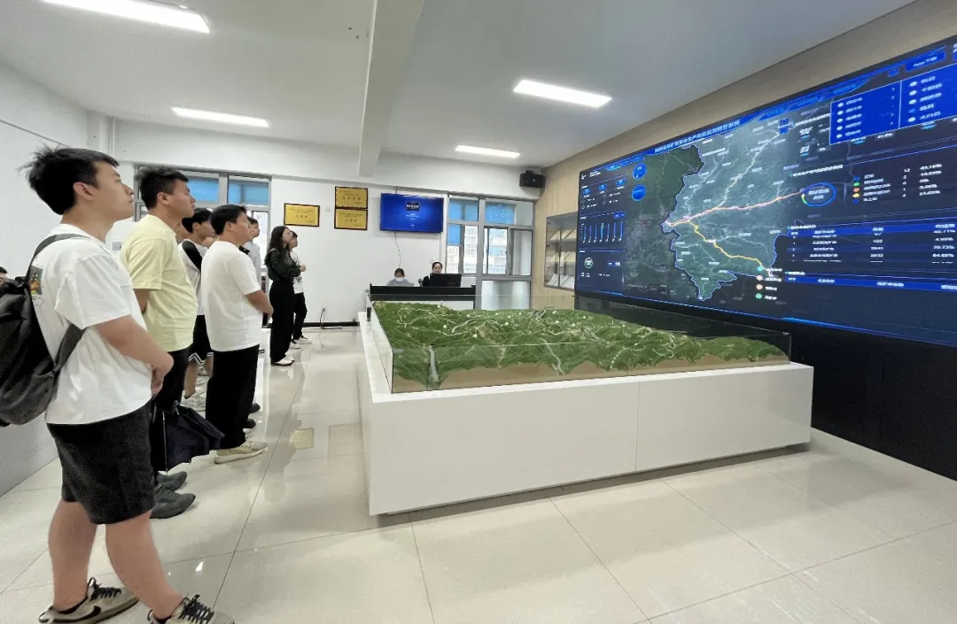 我公司组织召开新员工入职培训会